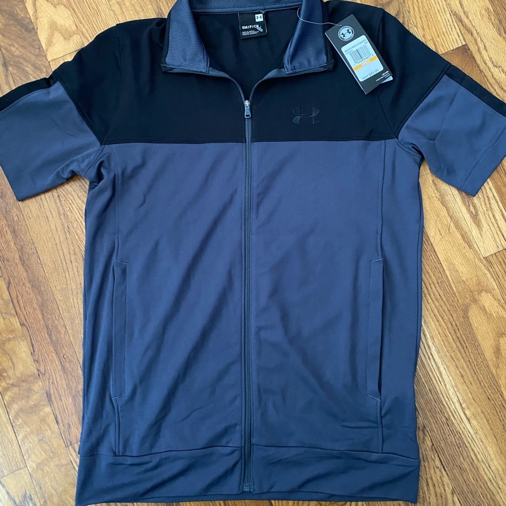 NWT! Under Armor Small Men’s Zip up!